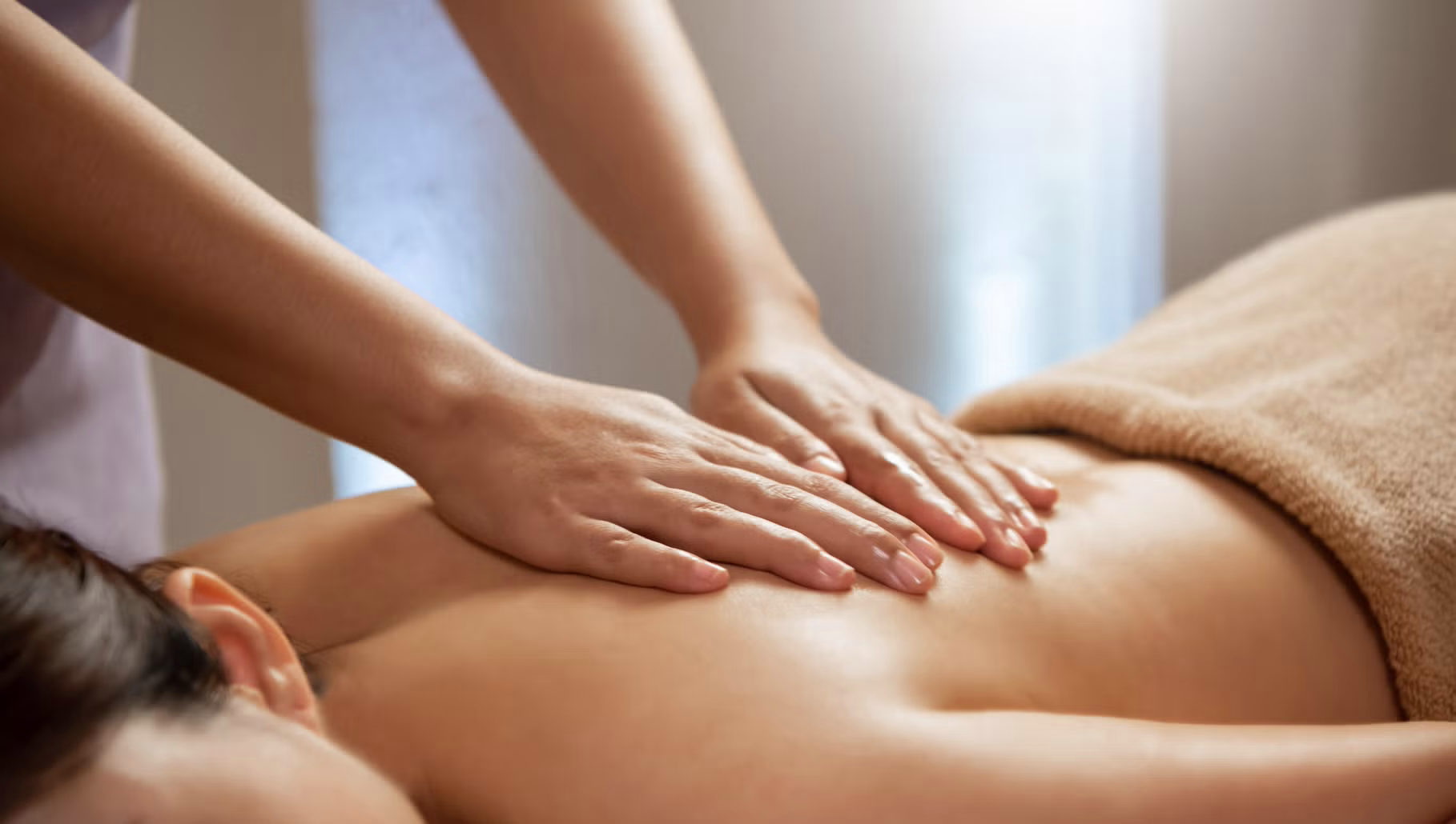 Massages bien-être 1h – 60€  1h30 – 80€